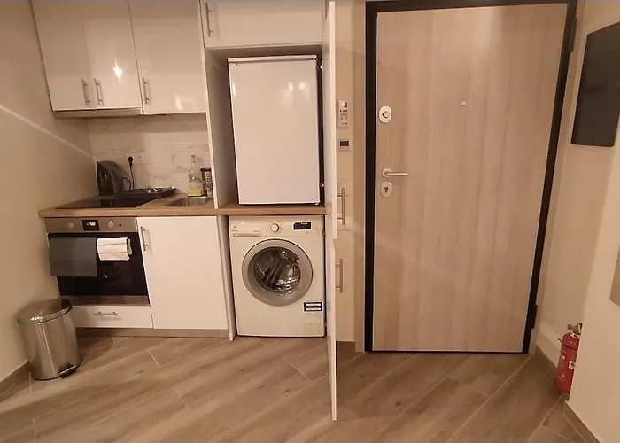Amg 2 Cozy Renovated Apartment
