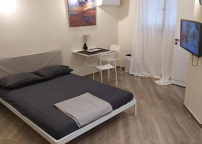 Amg 2 Cozy Renovated Apartment